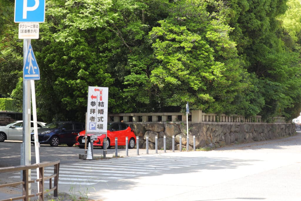 熱田神宮 東門エリアの駐車場入口